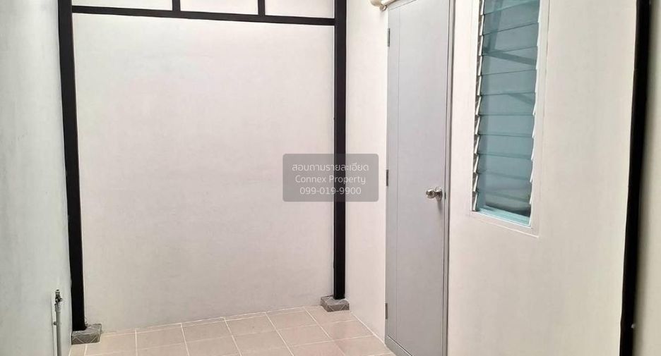 For sale 4 bedrooms townhouse in Mueang Samut Sakhon, Samut Sakhon