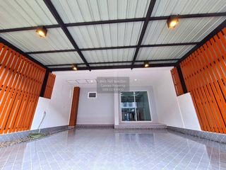 For sale 4 bedrooms townhouse in Mueang Samut Sakhon, Samut Sakhon