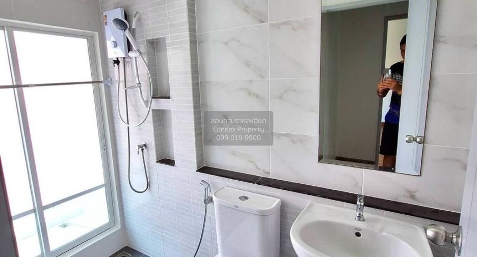 For sale 4 bedrooms townhouse in Mueang Samut Sakhon, Samut Sakhon