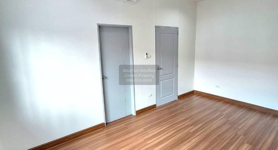 For sale 4 bedrooms townhouse in Mueang Samut Sakhon, Samut Sakhon