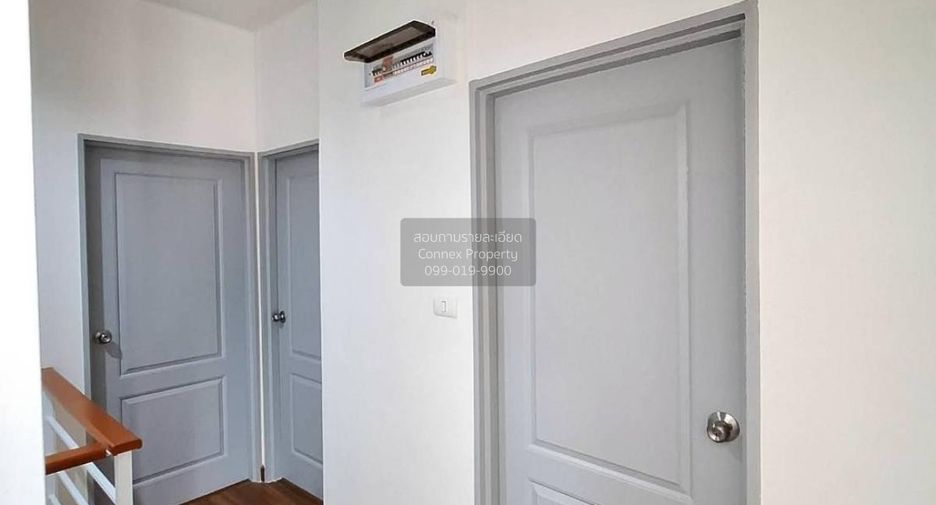 For sale 4 bedrooms townhouse in Mueang Samut Sakhon, Samut Sakhon