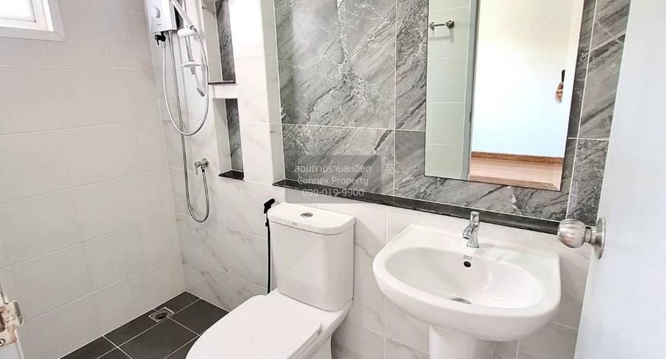For sale 4 bedrooms townhouse in Mueang Samut Sakhon, Samut Sakhon
