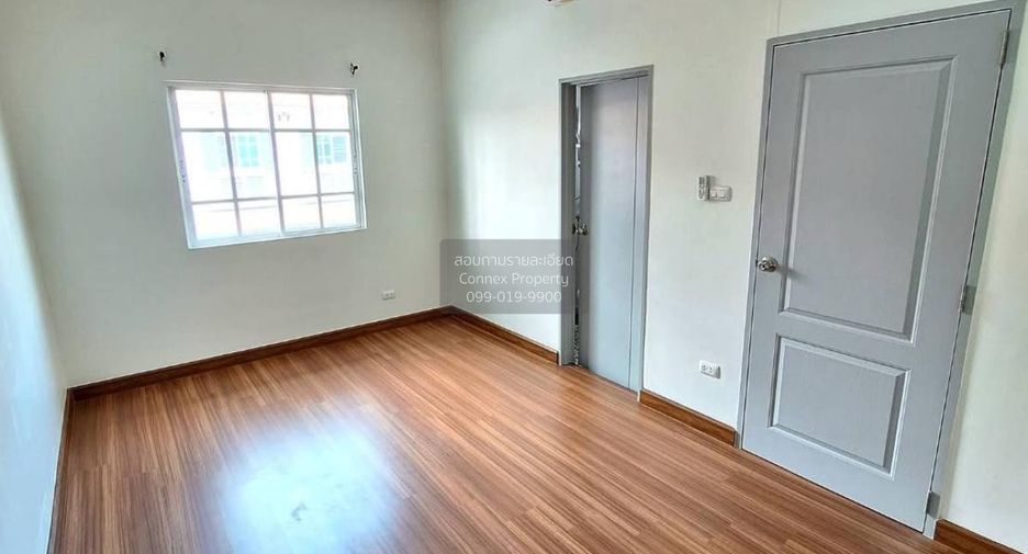 For sale 4 bedrooms townhouse in Mueang Samut Sakhon, Samut Sakhon