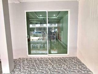 For sale 4 bedrooms townhouse in Mueang Samut Sakhon, Samut Sakhon