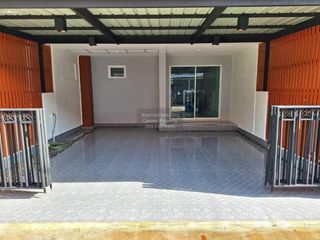 For sale 4 bedrooms townhouse in Mueang Samut Sakhon, Samut Sakhon
