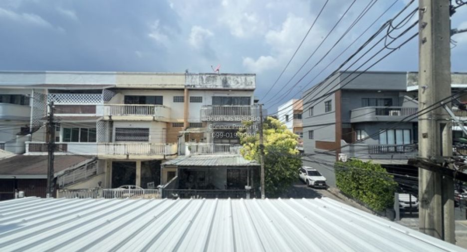 出售 4 卧室 联排别墅 在 Lat Phrao, 曼谷