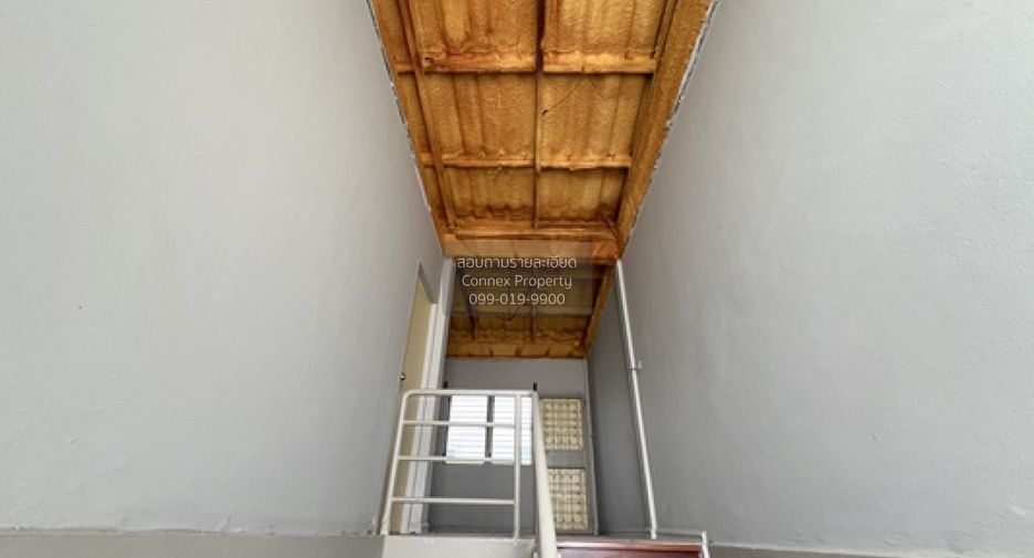 出售 4 卧室 联排别墅 在 Lat Phrao, 曼谷