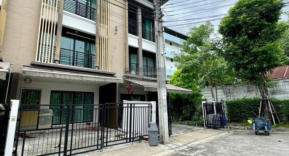 For sale 3 bedrooms townhouse in Phasi Charoen, Bangkok