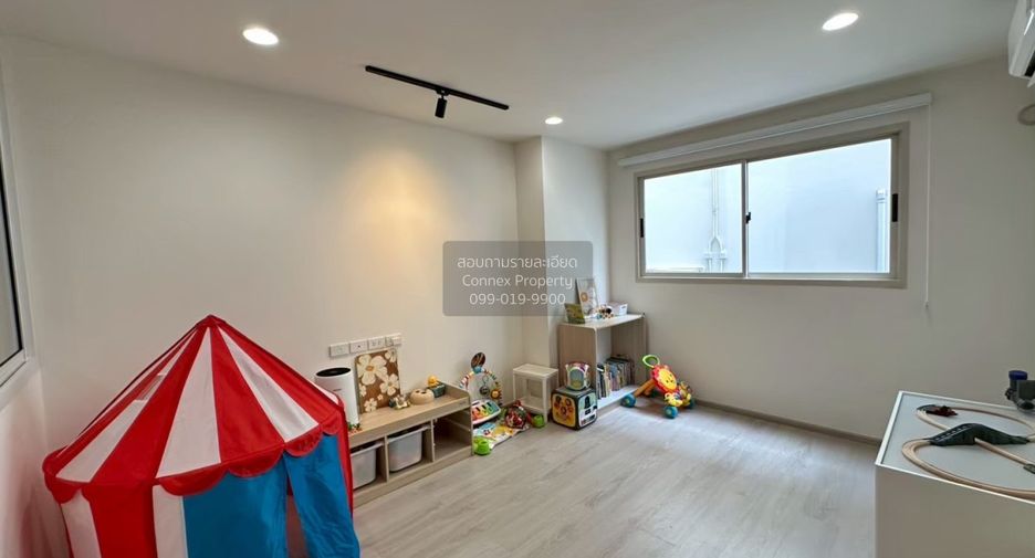 Casa adosada en alquiler de 3 habitaciones en Saphan Sung, Bangkok
