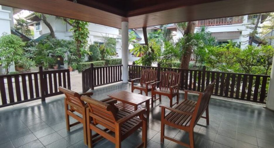 Casa en alquiler de 4 habitaciones en Khlong Toei, Bangkok