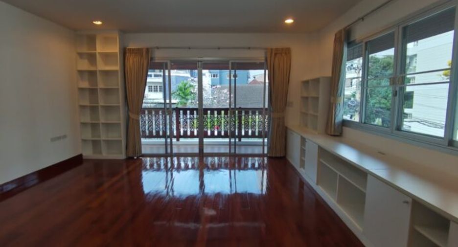 Casa en alquiler de 4 habitaciones en Khlong Toei, Bangkok