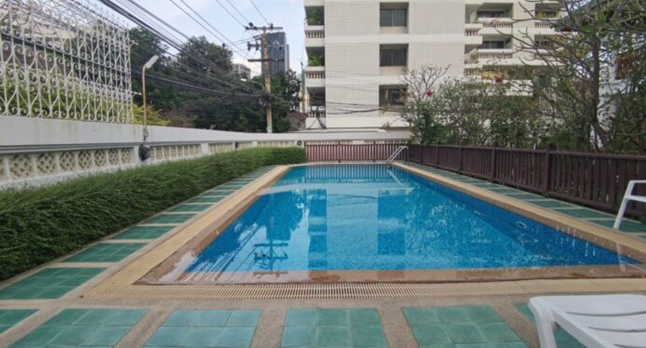 Casa en alquiler de 4 habitaciones en Khlong Toei, Bangkok