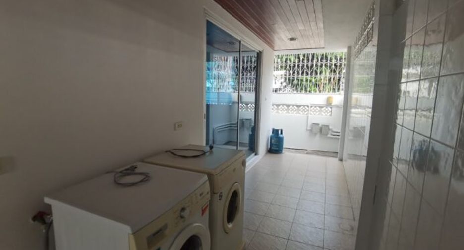 Casa en alquiler de 4 habitaciones en Khlong Toei, Bangkok