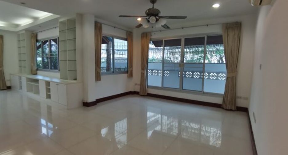 Casa en alquiler de 4 habitaciones en Khlong Toei, Bangkok