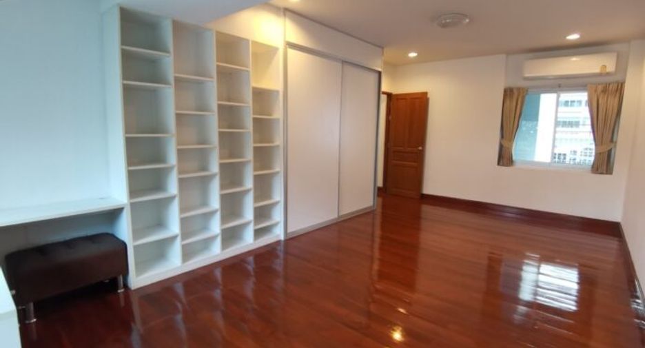 Casa en alquiler de 4 habitaciones en Khlong Toei, Bangkok