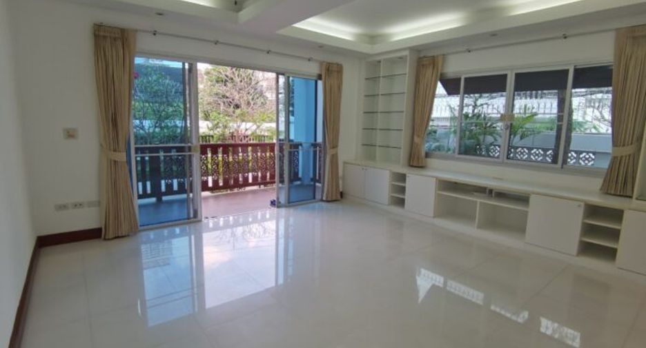Casa en alquiler de 4 habitaciones en Khlong Toei, Bangkok