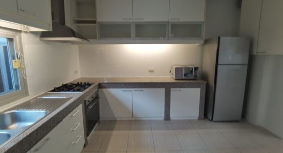 Casa en alquiler de 4 habitaciones en Khlong Toei, Bangkok