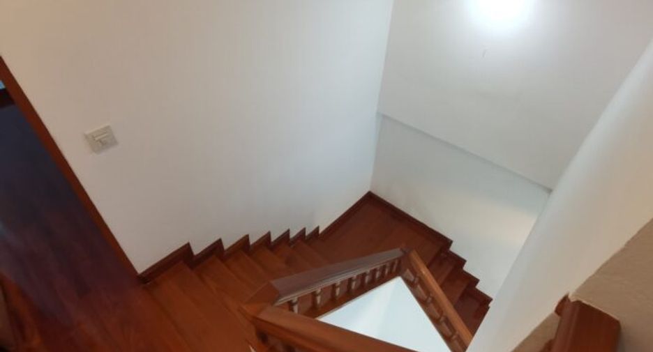 Casa en alquiler de 4 habitaciones en Khlong Toei, Bangkok