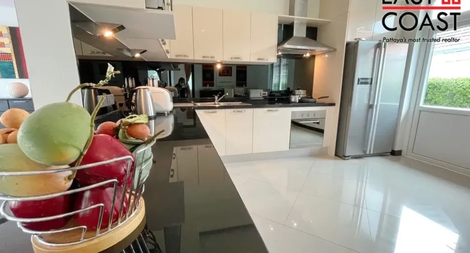 For rent and for sale 4 bedrooms house in Bang Lamung, Chonburi
