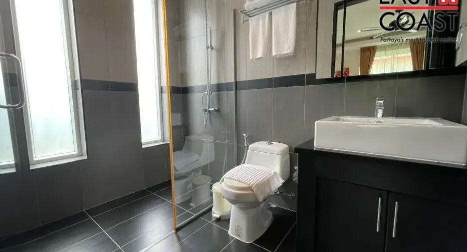 For rent and for sale 4 bedrooms house in Bang Lamung, Chonburi