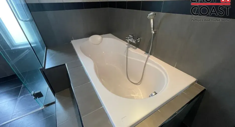 For rent and for sale 4 bedrooms house in Bang Lamung, Chonburi
