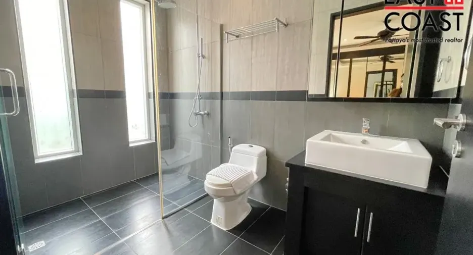 For rent and for sale 4 bedrooms house in Bang Lamung, Chonburi