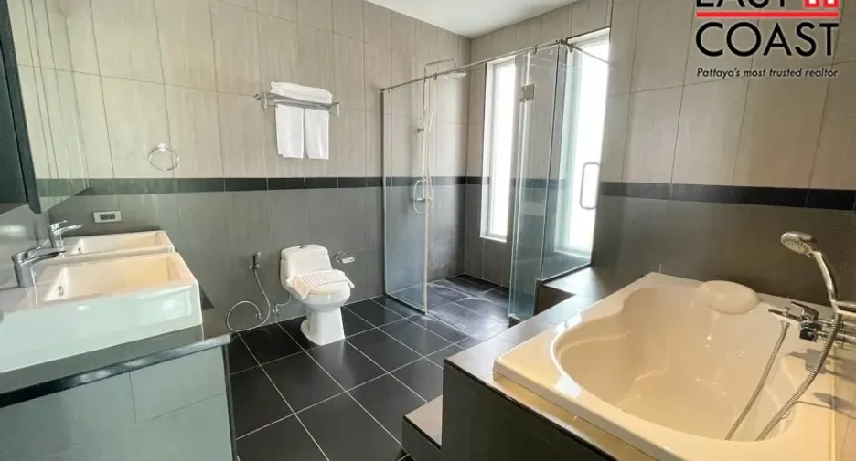 For rent and for sale 4 bedrooms house in Bang Lamung, Chonburi