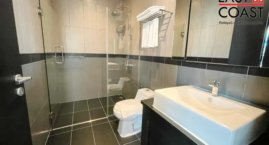 For rent and for sale 4 bedrooms house in Bang Lamung, Chonburi