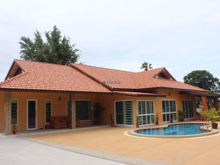 Haus zum Kauf mit 4 Zimmer in Bang Lamung, Chonburi