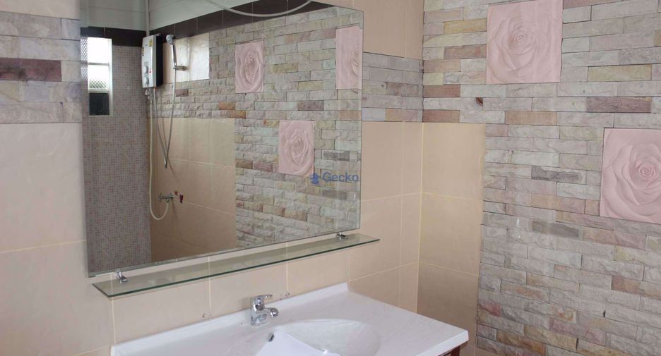 Casa en venta de 4 habitaciones en Bang Lamung, Chonburi