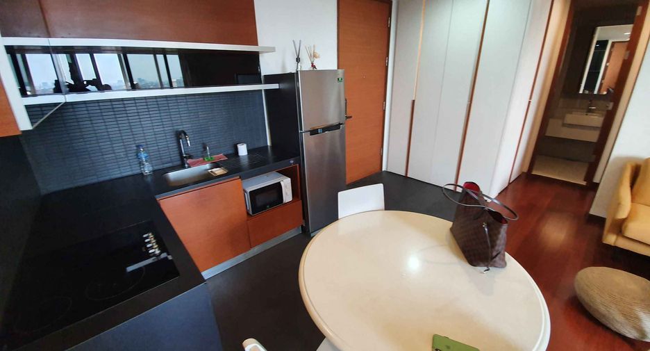 For rent 2 bedrooms condo in Khlong Toei, Bangkok