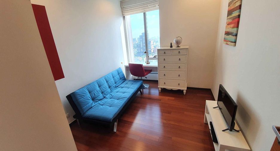 For rent 2 bedrooms condo in Khlong Toei, Bangkok