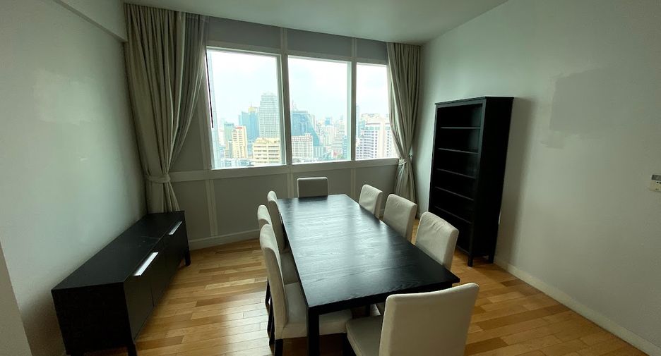 À louer 3 chambres condo à Khlong Toei, Bangkok