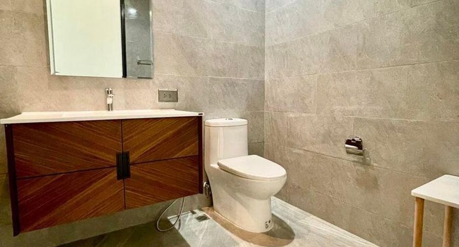 For rent 3 ベッドルーム condo in Khlong Toei, Bangkok