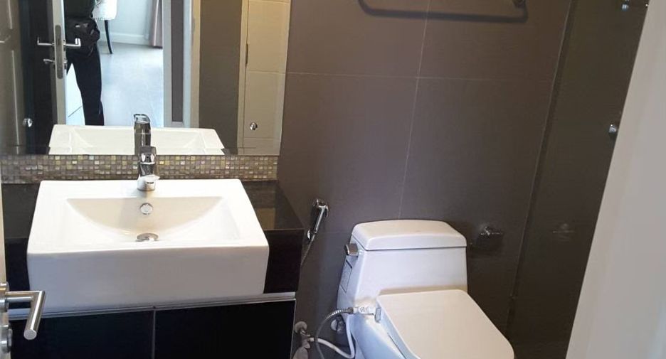 For rent 1 bed condo in Khlong Toei, Bangkok