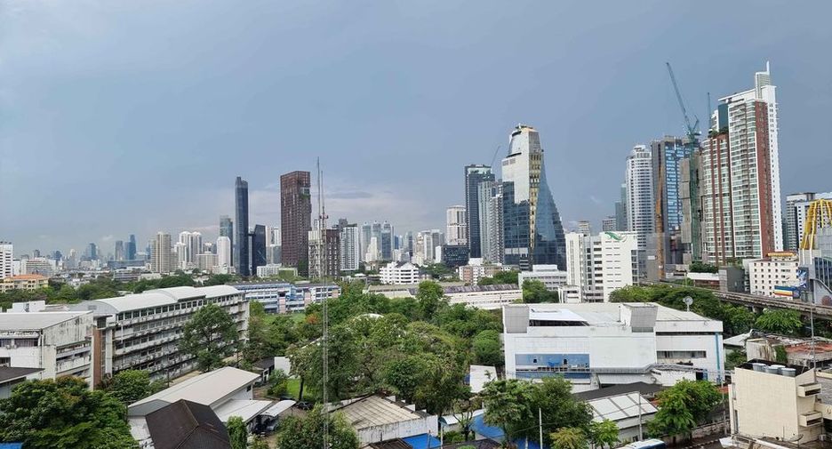 For rent 1 bed condo in Khlong Toei, Bangkok