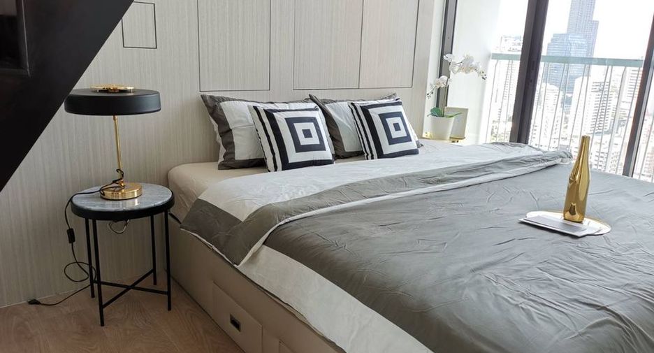 For rent 2 bedrooms condo in Watthana, Bangkok