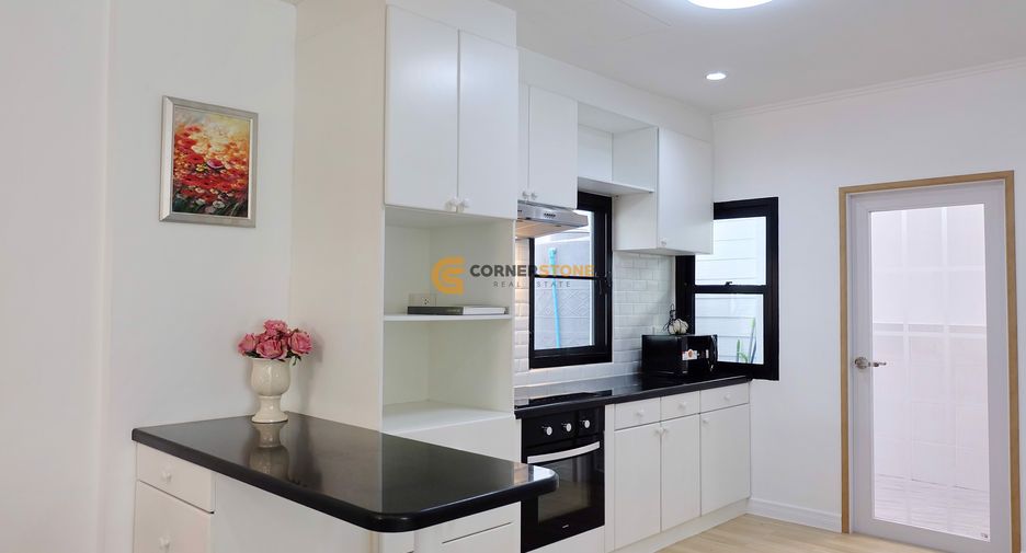 Casa en alquiler de 3 habitaciones en Sattahip, Chonburi