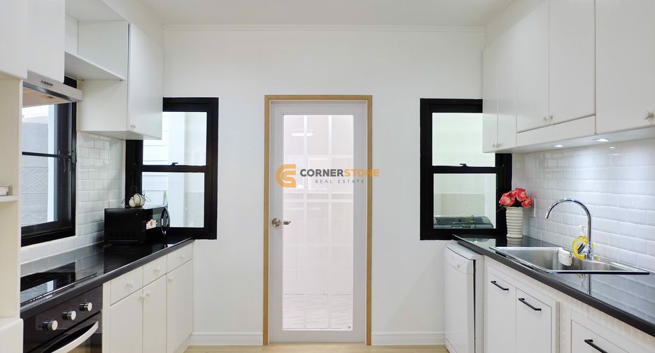 Casa en alquiler de 3 habitaciones en Sattahip, Chonburi