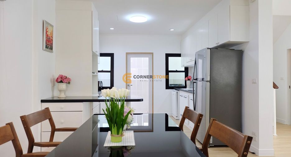 Casa en alquiler de 3 habitaciones en Sattahip, Chonburi