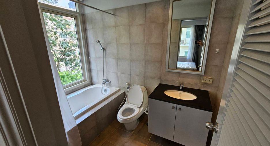 For rent 3 bedrooms condo in Watthana, Bangkok