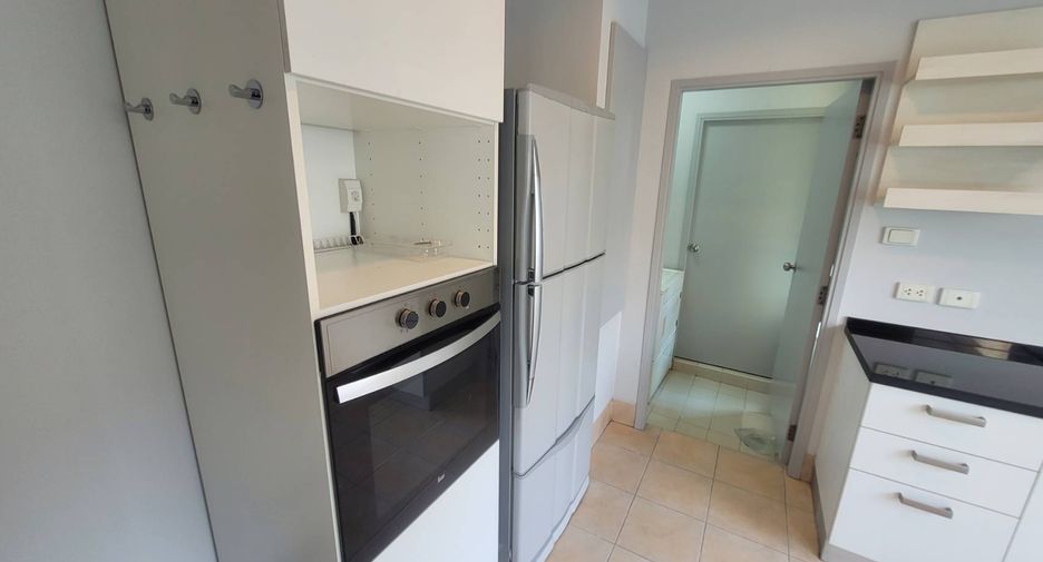 For rent 3 bedrooms condo in Watthana, Bangkok