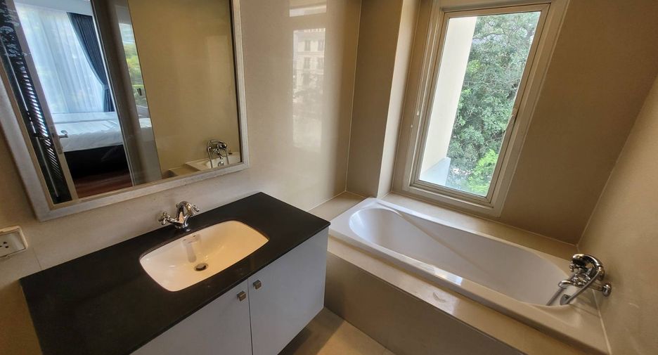 For rent 3 bedrooms condo in Watthana, Bangkok