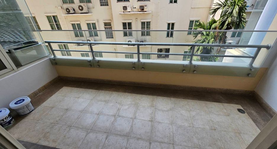 For rent 3 bedrooms condo in Watthana, Bangkok