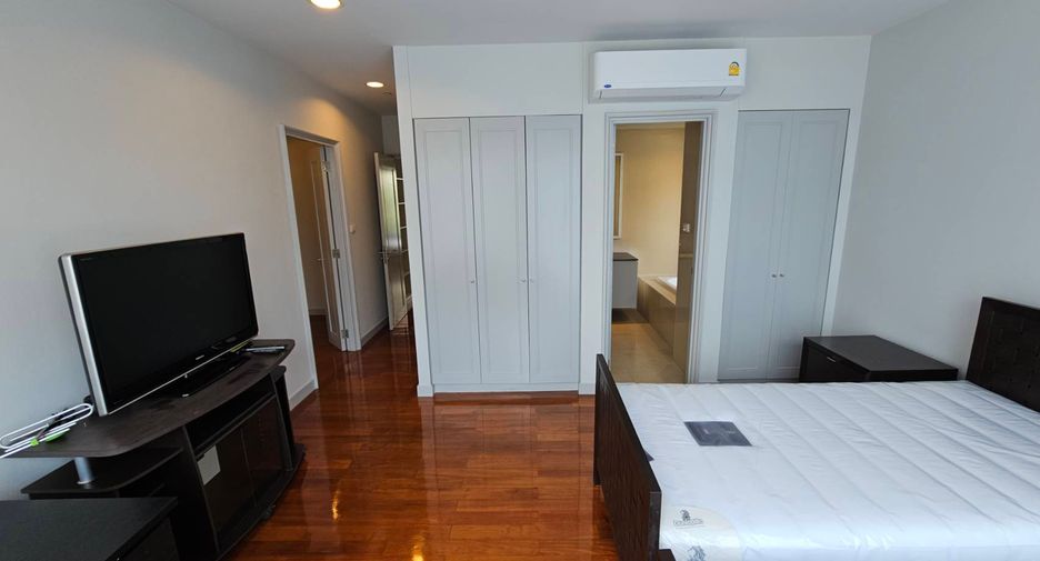 For rent 3 bedrooms condo in Watthana, Bangkok