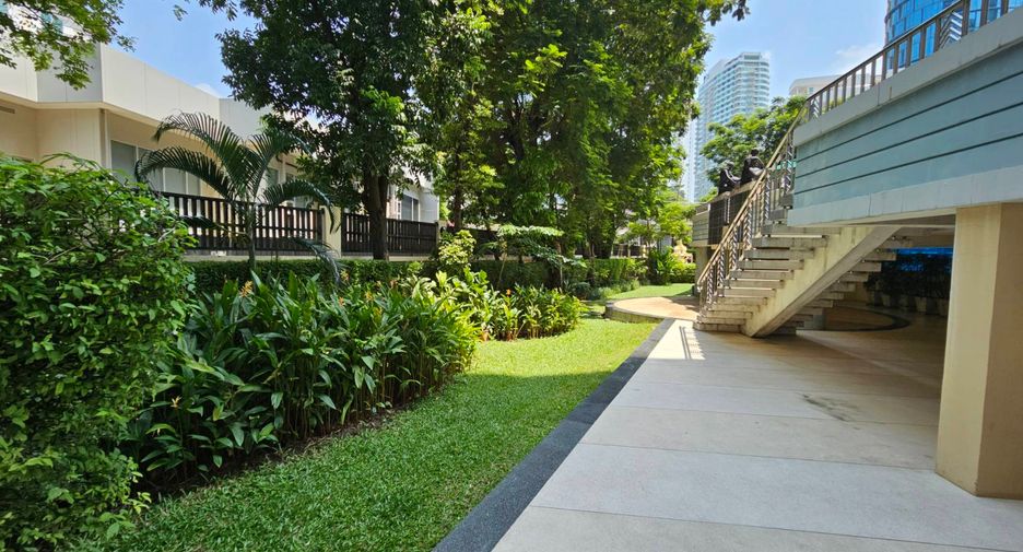 For rent 3 bedrooms condo in Watthana, Bangkok