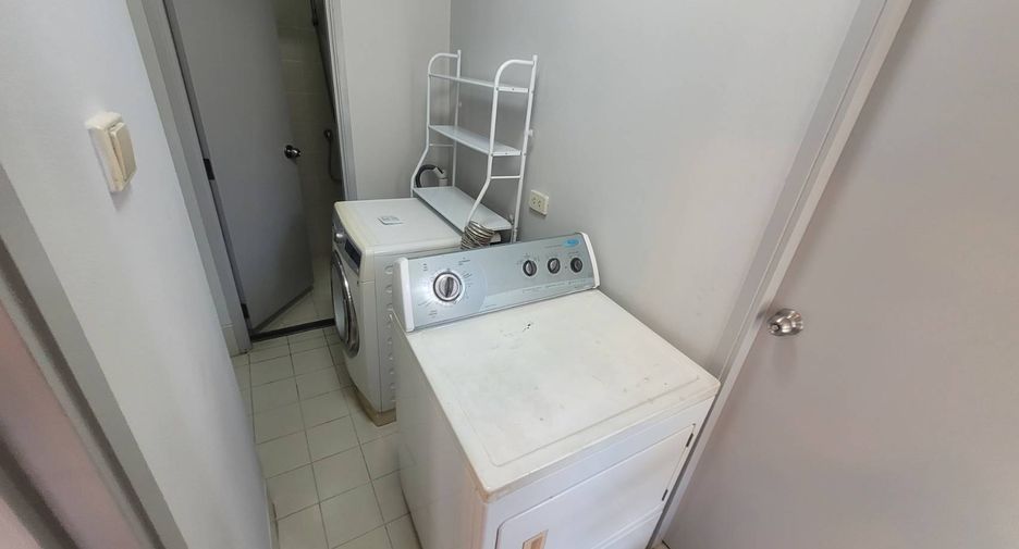 For rent 3 bedrooms condo in Watthana, Bangkok