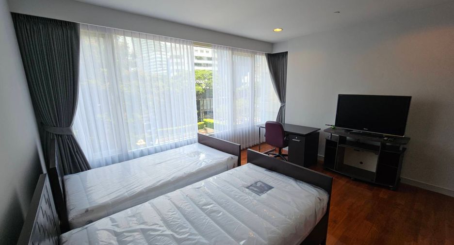 For rent 3 bedrooms condo in Watthana, Bangkok