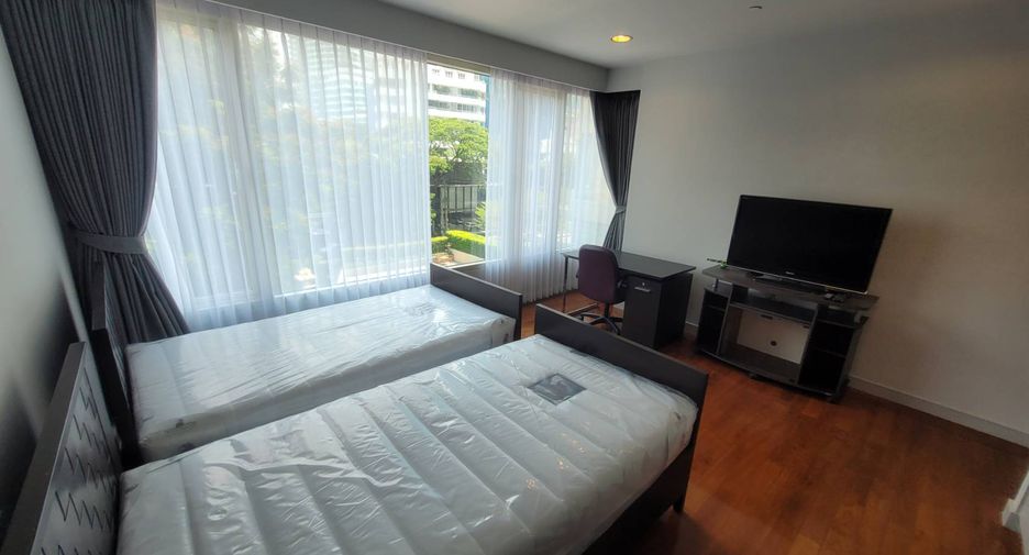 For rent 3 bedrooms condo in Watthana, Bangkok