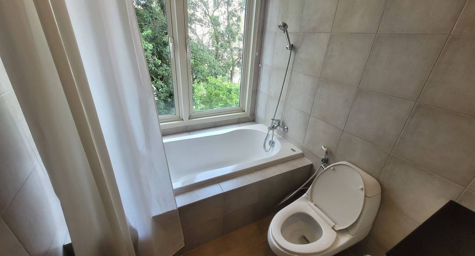 For rent 3 bedrooms condo in Watthana, Bangkok